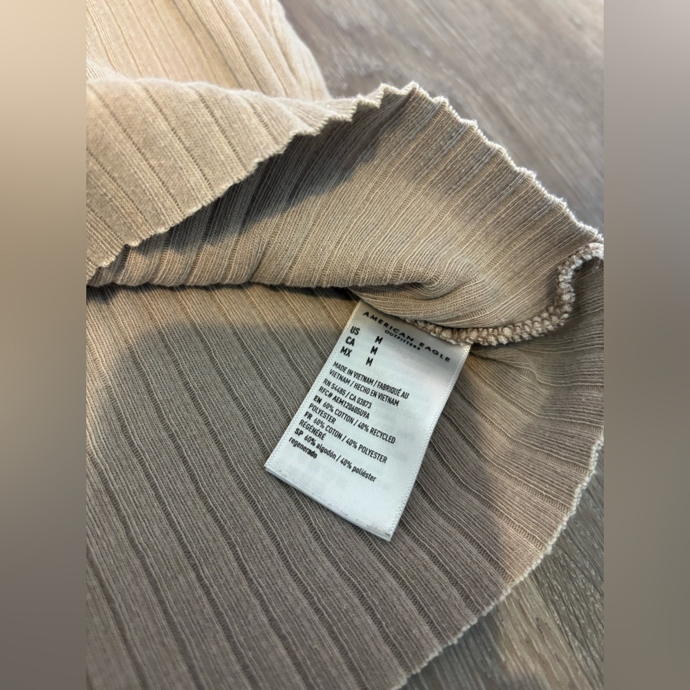 American Eagle Notch Neck Tank Top in Smokey Cinders Medium - Picture 9 of 9